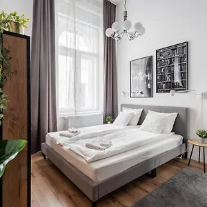 E32 - Oktogon Panorama Suite - Best Location - By Bqa , Budapest Hungary