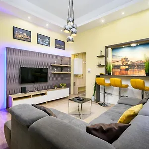 Downtown Deluxe-two Bedroom With Sauna , Budapest Hungary